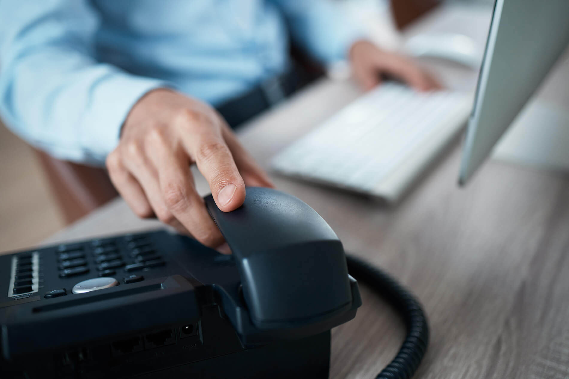 TRADÉCOM TRADUCTION ET INTERPRETARIAT PROFESSIONNEL Notre précision technique et rédactionnelle au service de vos traductions depuis plus de 35 ans.
